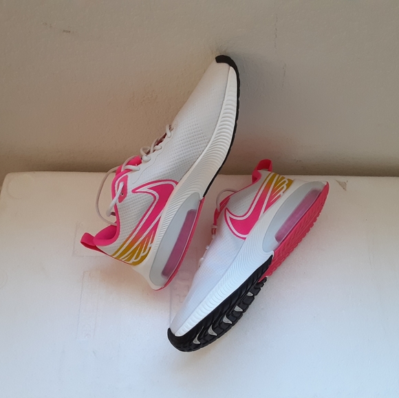 Nike - Picture 4 of 4